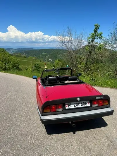 Alfa Romeo Spider 2.0 — Cabriolet légendaire, 105'000 km, rouge classique — dashboard