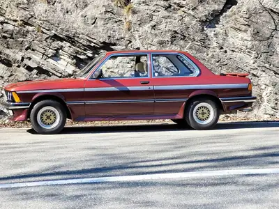 BMW 320 E21 — Classique vintage authentique, 74'000 km d'origine, kit Zender homologué — Seitenansicht