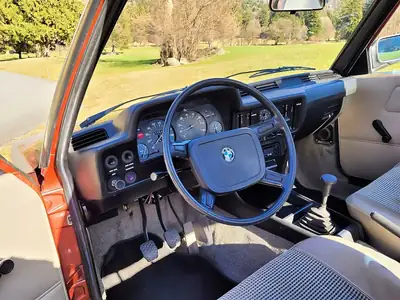 BMW 320 E21 — Classique vintage authentique, 74'000 km d'origine, kit Zender homologué — Innenraum