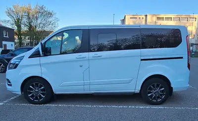Ford Tourneo Custom 320 L1H1 Titanium X — Monospace 8 places, diesel MHEV économique — arrière
