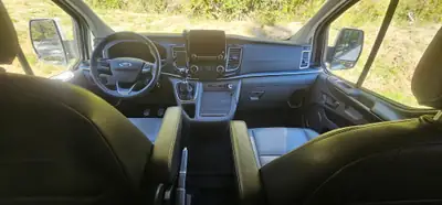 Ford Tourneo Custom 320 L1H1 Titanium X — Monospace 8 places, diesel MHEV économique — intérieur