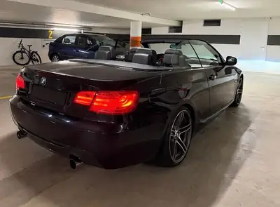 BMW 335 Cabriolet — Décapotable sportive 306 ch, seulement 24'000 km — rear view