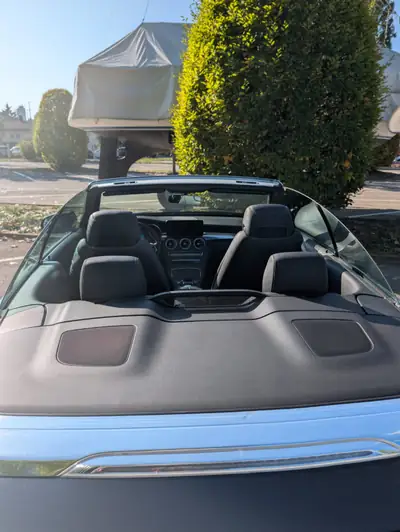 Mercedes-Benz C 180 Cabriolet — Élégance décapotable, moteur turbo et maintenance offerte — detail