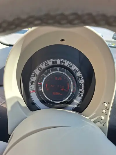 Fiat 500 Lounge 1.2 — Cabriolet rétro chic, 91'500 km, sans accident — Detail