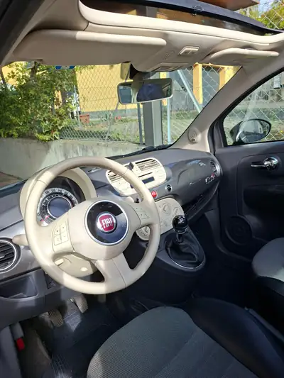 Fiat 500 Lounge 1.2 — Cabriolet rétro chic, 91'500 km, sans accident — Armaturenbrett