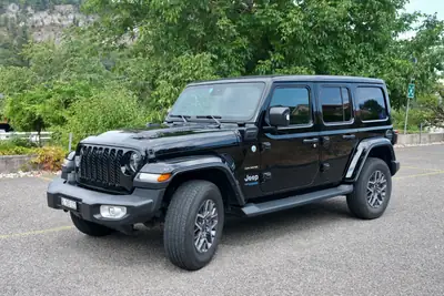 Jeep Wrangler 2.0 Turbo 4xe — SUV hybride rechargeable, 381 ch et consommation réduite — fianco