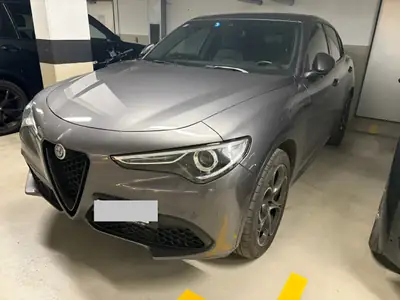 Alfa Romeo Stelvio 2.0 Q4 280 Veloce — SUV sportif 4x4, historique complet, 95 000 km — dashboard