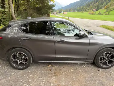 Alfa Romeo Stelvio 2.0 Q4 280 Veloce — SUV sportif 4x4, historique complet, 95 000 km — Thumbnail 9