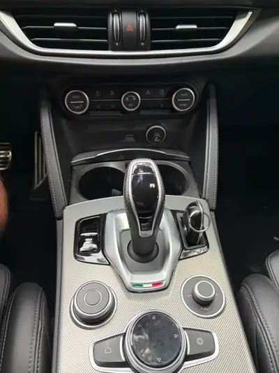 Alfa Romeo Stelvio 2.0 Q4 280 Veloce — SUV sportif 4x4, historique complet, 95 000 km — Thumbnail 12