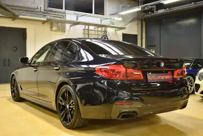 BMW M550d xDrive — Berline sportive diesel, 400 ch, entretien BMW complet — arrière
