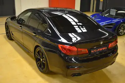 BMW M550d xDrive — Berline sportive diesel, 400 ch, entretien BMW complet — intérieur