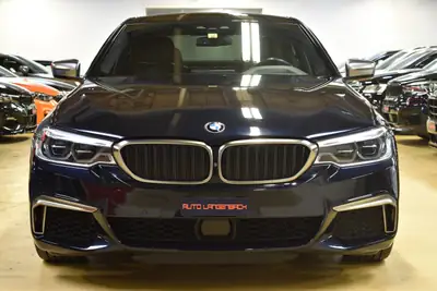 BMW M550d xDrive — Berline sportive diesel, 400 ch, entretien BMW complet — tableau de bord