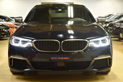BMW M550d xDrive — Berline sportive diesel, 400 ch, entretien BMW complet — détail
