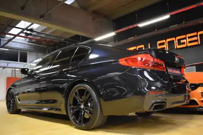 BMW M550d xDrive — Berline sportive diesel, 400 ch, entretien BMW complet — Miniature 11