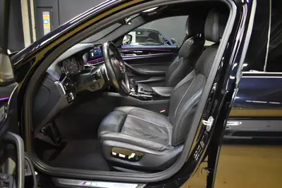 BMW M550d xDrive — Berline sportive diesel, 400 ch, entretien BMW complet — Miniature 13