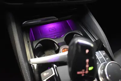 BMW M550d xDrive — Berline sportive diesel, 400 ch, entretien BMW complet — Miniature 25