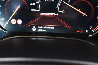 BMW M550d xDrive — Berline sportive diesel, 400 ch, entretien BMW complet — Miniature 26