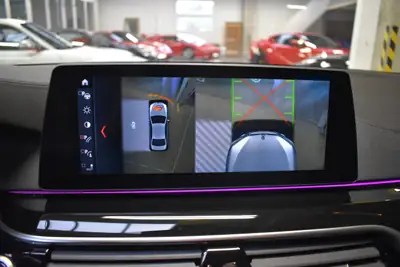 BMW M550d xDrive — Berline sportive diesel, 400 ch, entretien BMW complet — Miniature 30