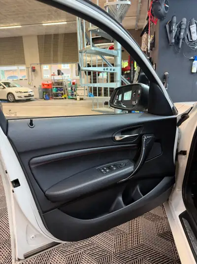 BMW 120d xDrive Sport Line — Diesel performant, 56000 km seulement, traction intégrale — Miniature 13