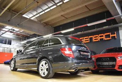 Mercedes-Benz C 220 CDI Avantgarde — Break diesel 4Matic, entretien intégral Mercedes — Miniature 12