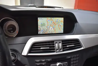 Mercedes-Benz C 220 CDI Avantgarde — Break diesel 4Matic, entretien intégral Mercedes — Miniature 18