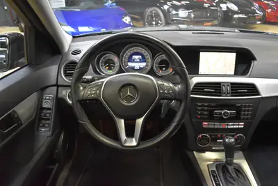 Mercedes-Benz C 220 CDI Avantgarde — Break diesel 4Matic, entretien intégral Mercedes — Miniature 17