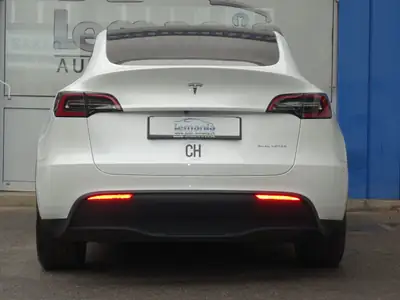 Tesla Model Y Long Range 2023 — SUV électrique haute performance, 47 300 km — Miniature 8