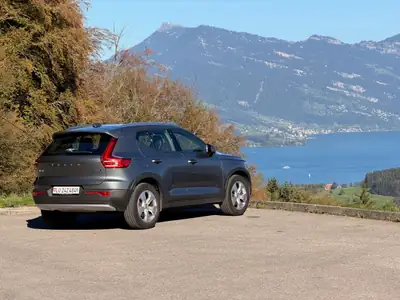 Volvo XC40 2.0 D4 Momentum AWD — SUV compact diesel, 67'000 km, traction intégrale — exterior view