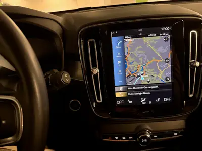 Volvo XC40 2.0 D4 Momentum AWD — SUV compact diesel, 67'000 km, traction intégrale — dashboard