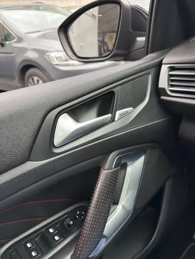 Peugeot 308 1.6 e-THP GT — Compacte sportive, 205 ch et historique sans sinistre — Miniature 7