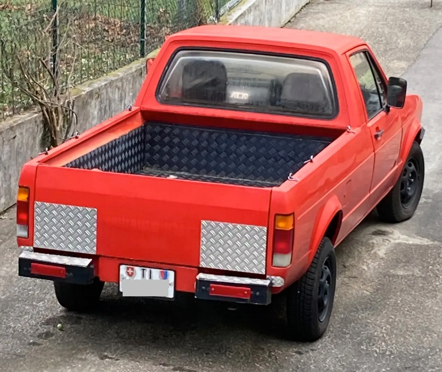 Volkswagen Caddy 1985 occasion Bellinzona — 2