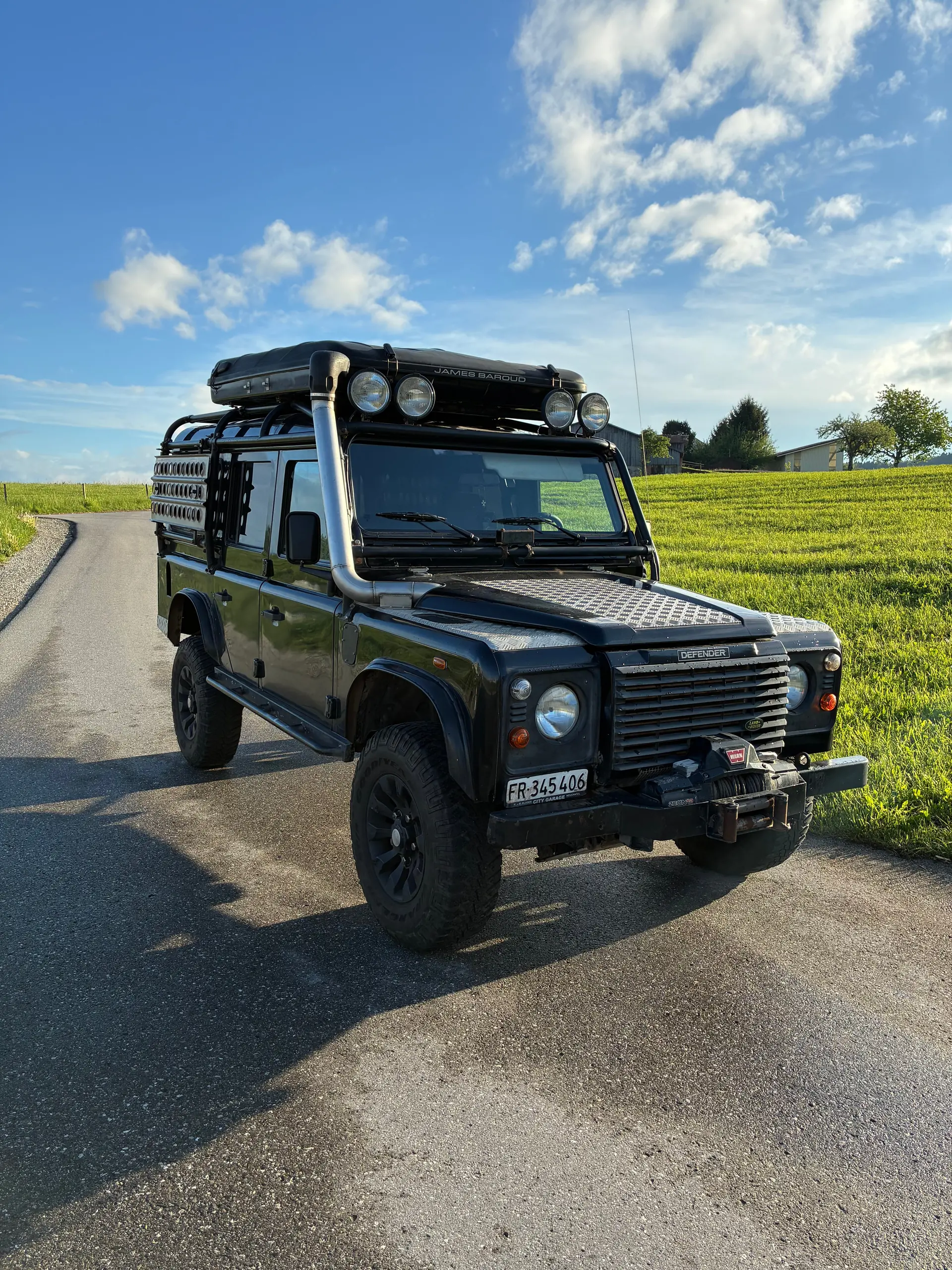 Land Rover Defender 2.5 TDi SW — Légende 4x4, 9 places et moteur fiable