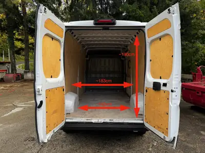 Peugeot Boxer L3H2 2.2 BlueHDi 140 — Utilitaire automatique, faible kilométrage et garantie constructeur — interior