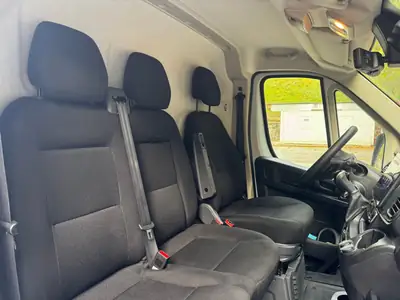 Peugeot Boxer L3H2 2.2 BlueHDi 140 — Utilitaire automatique, faible kilométrage et garantie constructeur — Thumbnail 12