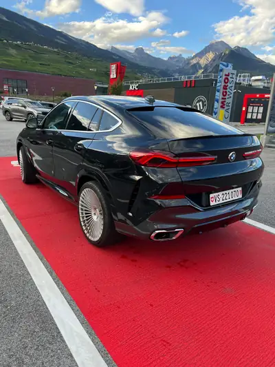 BMW X6 40i xDrive — SUV coupé premium, 333 ch et technologie hybride essence — exterior view