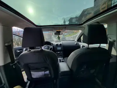 Nissan Qashqai 2010 — SUV compact polyvalent, transmission manuelle, 141 ch — rear view