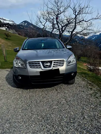 Nissan Qashqai 2010 — SUV compact polyvalent, transmission manuelle, 141 ch — exterior view