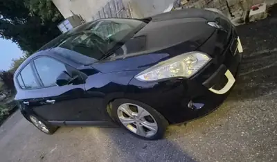 Renault Mégane 2.0 T — Berline dynamique, 180 ch et sans sinistre — vista posteriore