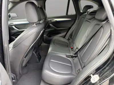 BMW X1 sDrive 18i M Sport — Élégance urbaine et sportivité avec équipement premium — Miniatur 13