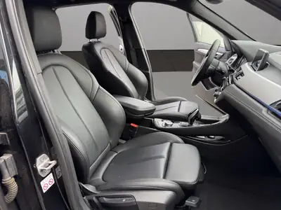 BMW X1 sDrive 18i M Sport — Élégance urbaine et sportivité avec équipement premium — Miniatur 17