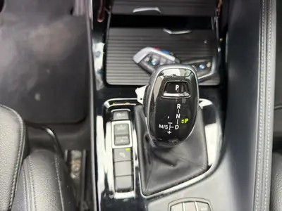 BMW X1 sDrive 18i M Sport — Élégance urbaine et sportivité avec équipement premium — Miniatur 21