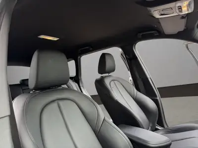 BMW X1 sDrive 18i M Sport — Élégance urbaine et sportivité avec équipement premium — Miniatur 20