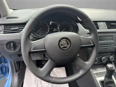 Skoda Octavia Combi 1.4 TSI — Breaks spacieux, moteur efficient, sans sinistre — Miniature 10