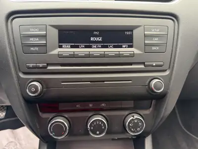 Skoda Octavia Combi 1.4 TSI — Breaks spacieux, moteur efficient, sans sinistre — Miniature 15