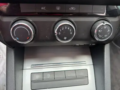 Skoda Octavia Combi 1.4 TSI — Breaks spacieux, moteur efficient, sans sinistre — Miniature 16