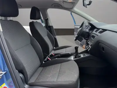 Skoda Octavia Combi 1.4 TSI — Breaks spacieux, moteur efficient, sans sinistre — Miniature 17