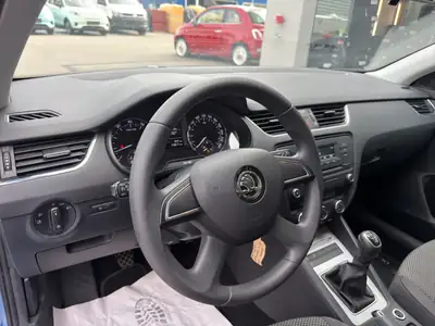 Skoda Octavia Combi 1.4 TSI — Breaks spacieux, moteur efficient, sans sinistre — Miniature 22