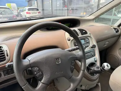 Citroën Xsara Picasso 2.0 HDi — Monospace familial fiable, climatisé et économe — Miniatura 8