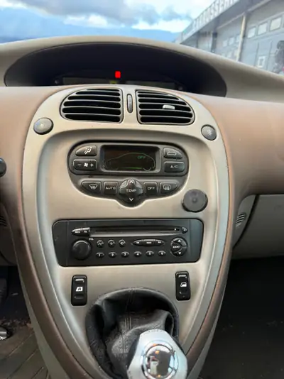Citroën Xsara Picasso 2.0 HDi — Monospace familial fiable, climatisé et économe — Miniatura 11