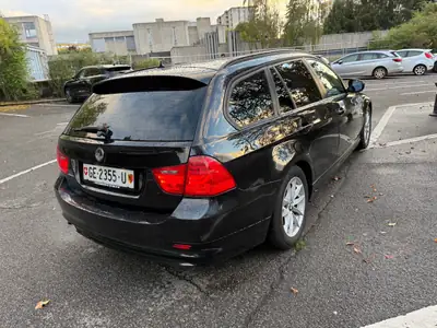 BMW 318i Touring — Break de caractère, première main, entretien complet — vista posteriore